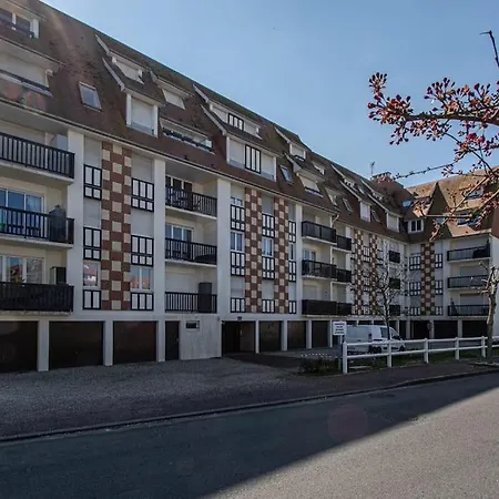 Les Acacias - Cosy - A 10 Min Apartment