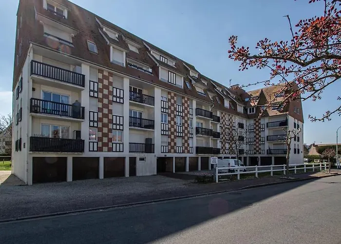 Les Acacias - Cosy - A 10 Min Apartment