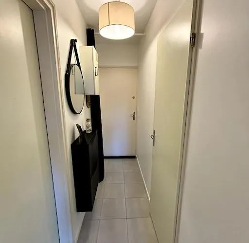 Les Acacias - Cosy - A 10 Min Apartment